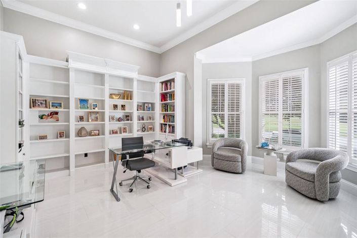 Image No.20-6 Bed Property for sale