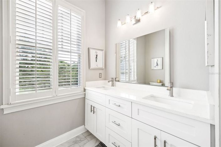 Image No.38-6 Bed Property for sale