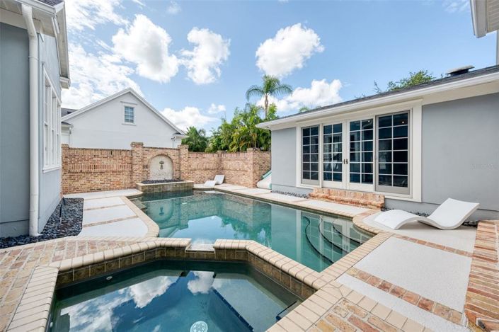 Image No.44-6 Bed Property for sale