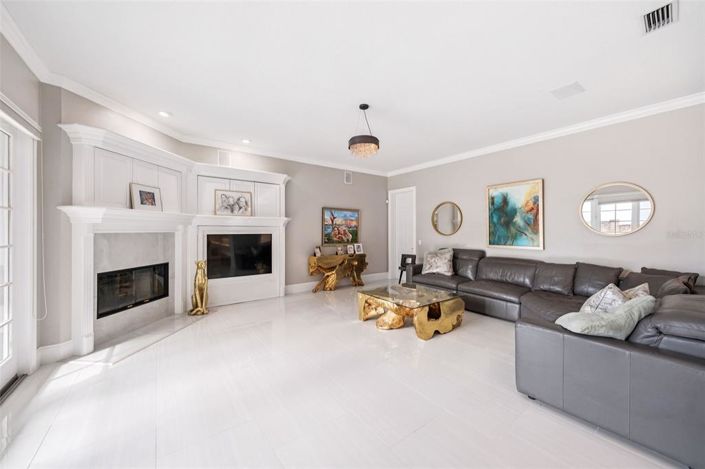 Image No.7-6 Bed Property for sale