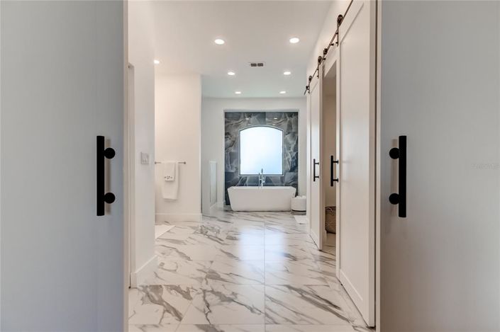 Image No.10-4 Bed Property for sale