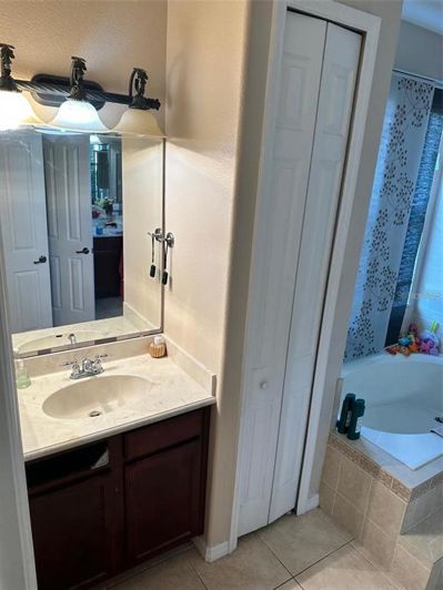 Image No.14-5 Bed Property for sale