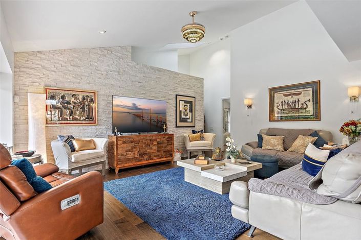 Image No.14-4 Bed Property for sale