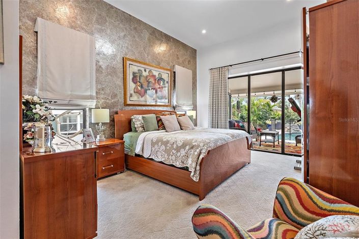 Image No.20-4 Bed Property for sale