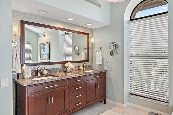 Image No.22-4 Bed Property for sale