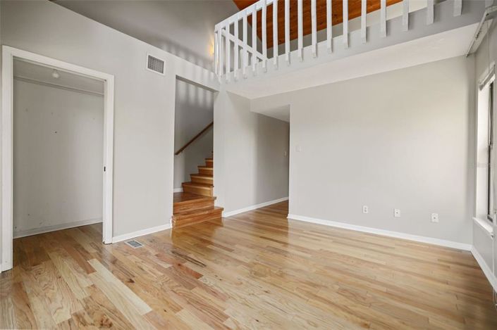 Image No.11-2 Bed Townhouse for sale