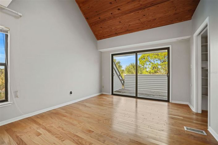 Image No.12-2 Bed Townhouse for sale