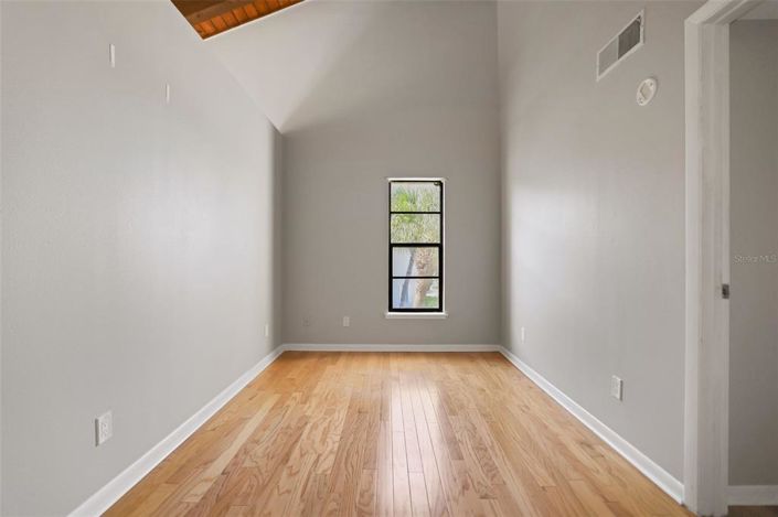 Image No.15-2 Bed Townhouse for sale