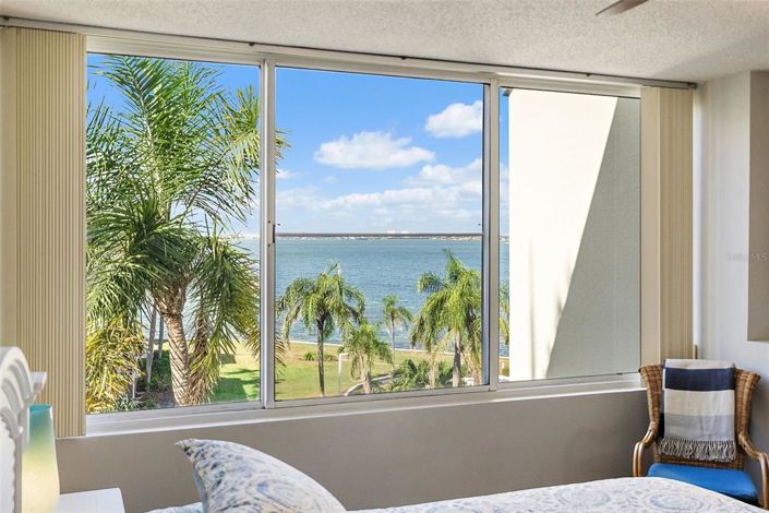 Image No.10-2 Bed Property for sale