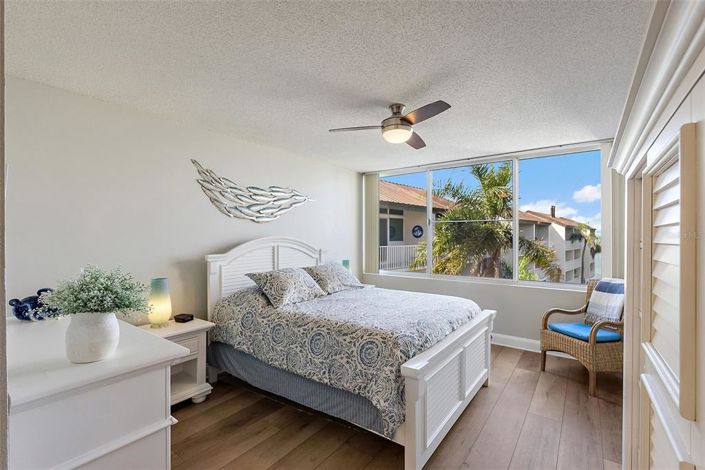 Image No.11-2 Bed Property for sale