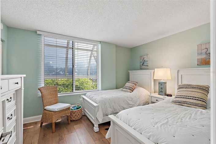 Image No.15-2 Bed Property for sale