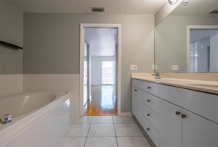 Image No.30-3 Bed Townhouse for sale