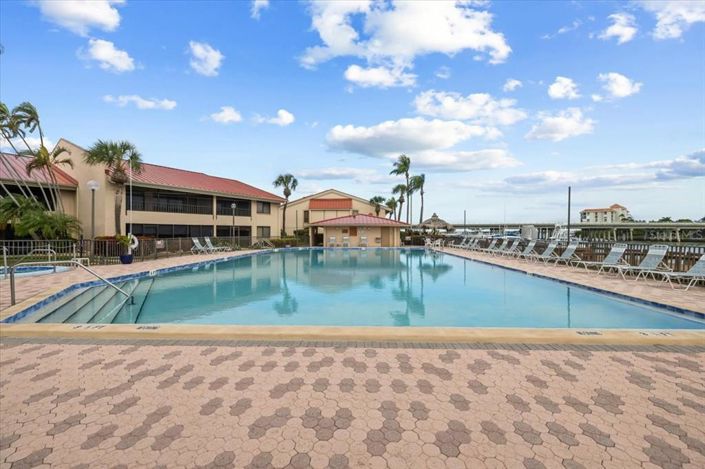 Image No.42-2 Bed Property for sale