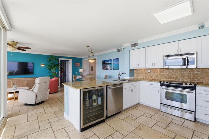 Image No.10-2 Bed Property for sale