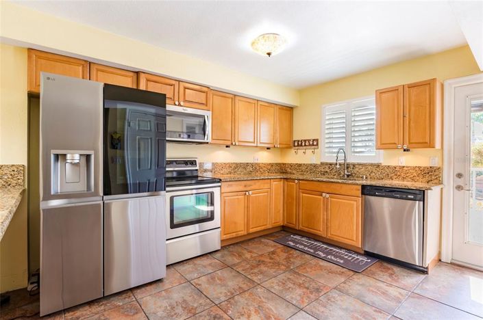 Image No.25-2 Bed Townhouse for sale