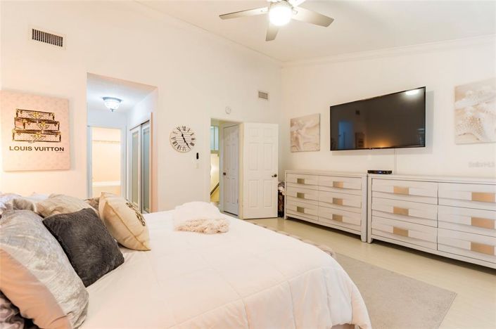 Image No.38-2 Bed Townhouse for sale