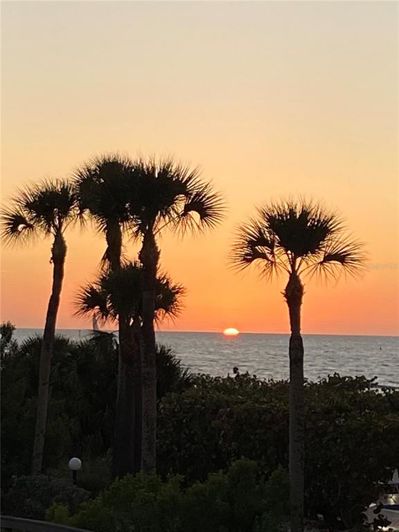 Image No.65-2 Bed Townhouse for sale