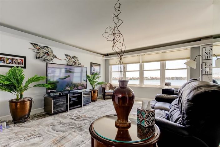 Image No.19-2 Bed Property for sale