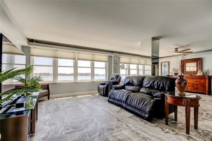 Image No.20-2 Bed Property for sale