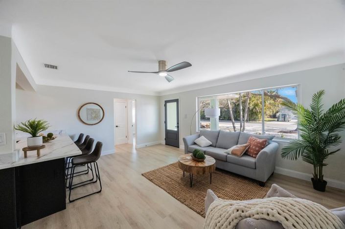 Image No.4-4 Bed Property for sale