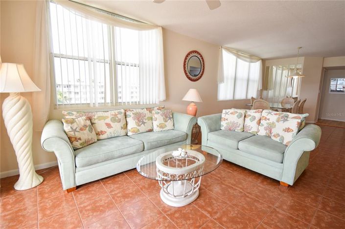 Image No.10-2 Bed Property for sale