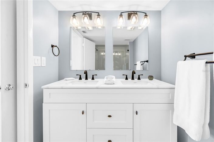 Image No.17-2 Bed Property for sale