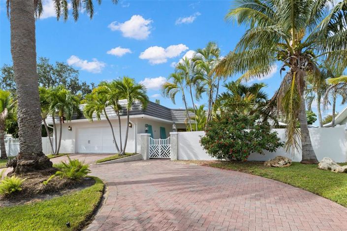 Image No.1-3 Bed Property for sale