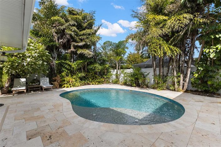 Image No.17-3 Bed Property for sale