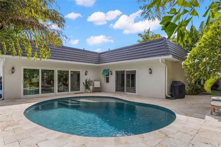 Image No.19-3 Bed Property for sale