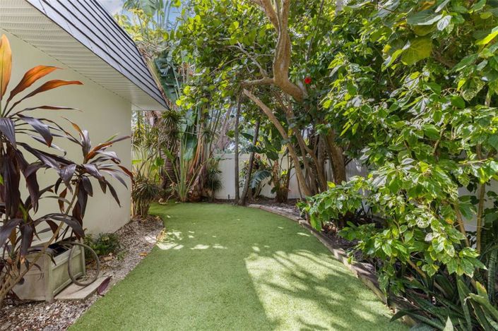 Image No.20-3 Bed Property for sale