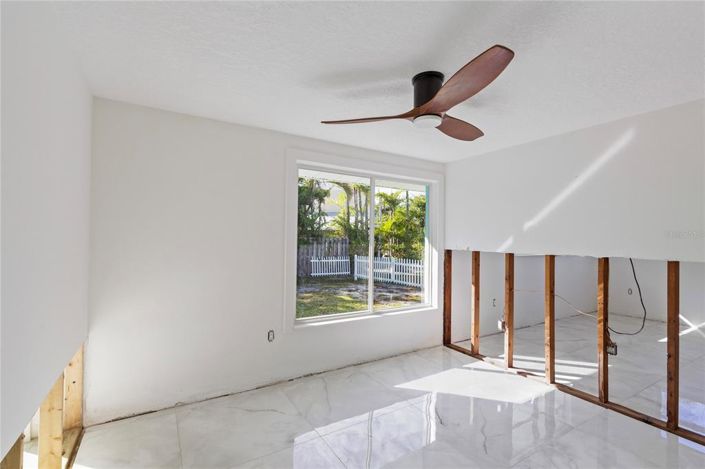 Image No.10-3 Bed Property for sale