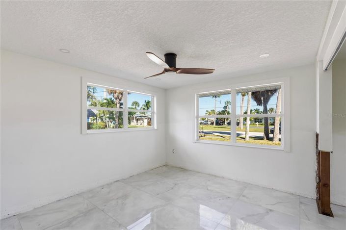 Image No.12-3 Bed Property for sale