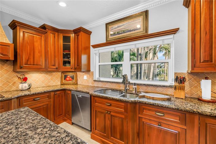 Image No.12-4 Bed Townhouse for sale