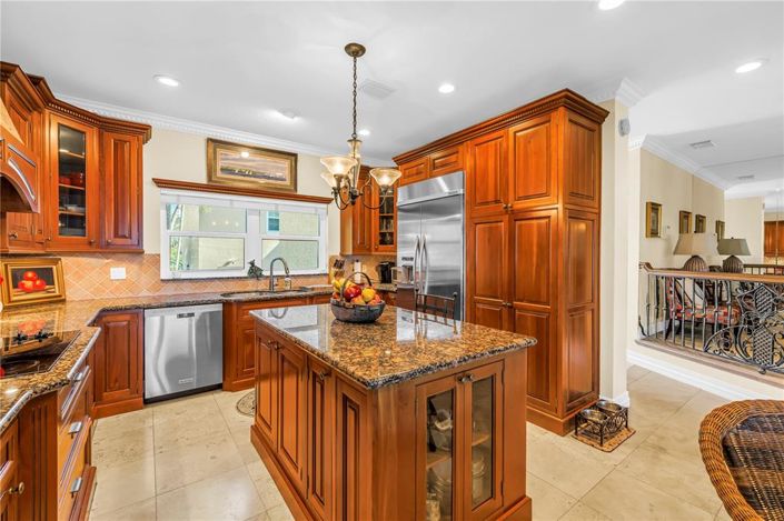 Image No.14-4 Bed Townhouse for sale