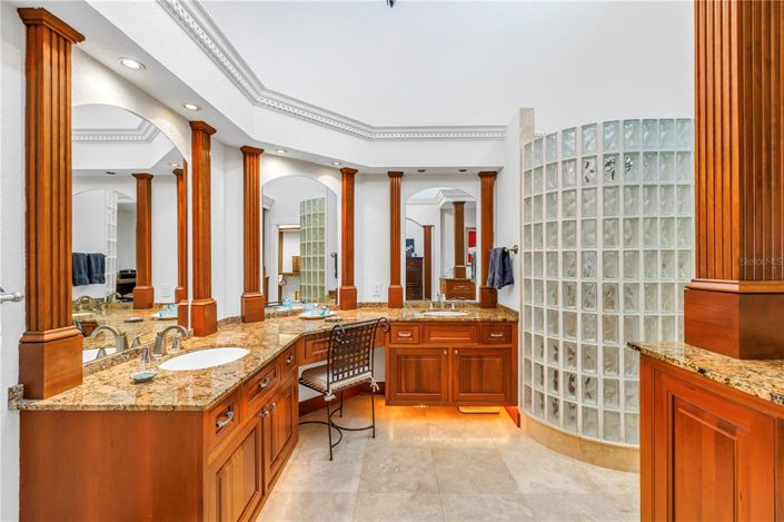 Image No.37-4 Bed Townhouse for sale