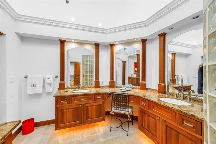 Image No.40-4 Bed Townhouse for sale