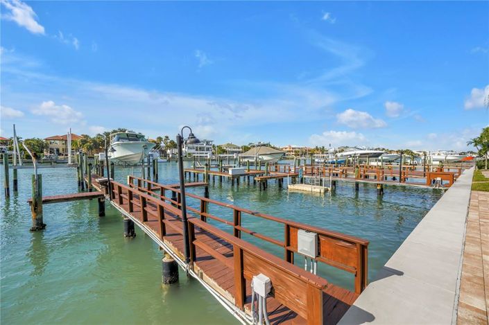 Image No.56-4 Bed Townhouse for sale