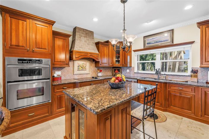 Image No.8-4 Bed Townhouse for sale