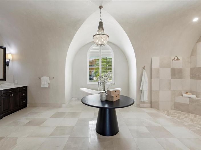 Image No.15-4 Bed Property for sale