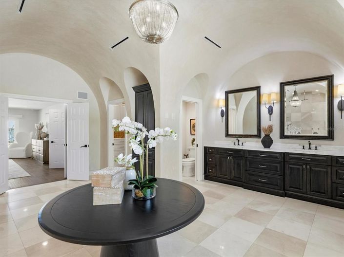 Image No.18-4 Bed Property for sale