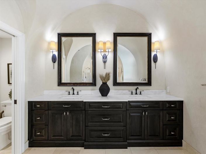 Image No.19-4 Bed Property for sale