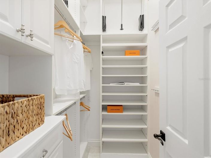 Image No.20-4 Bed Property for sale