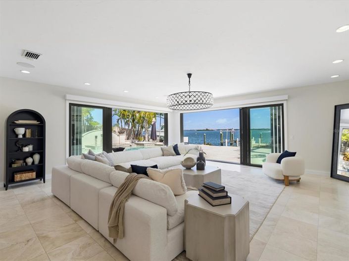 Image No.24-4 Bed Property for sale