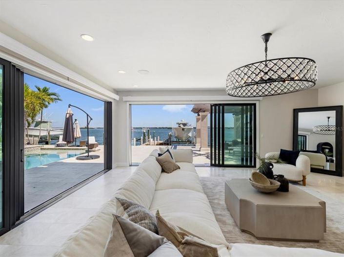 Image No.25-4 Bed Property for sale