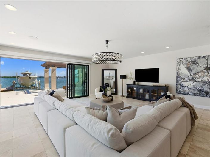 Image No.26-4 Bed Property for sale