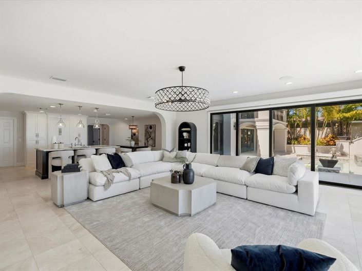 Image No.27-4 Bed Property for sale