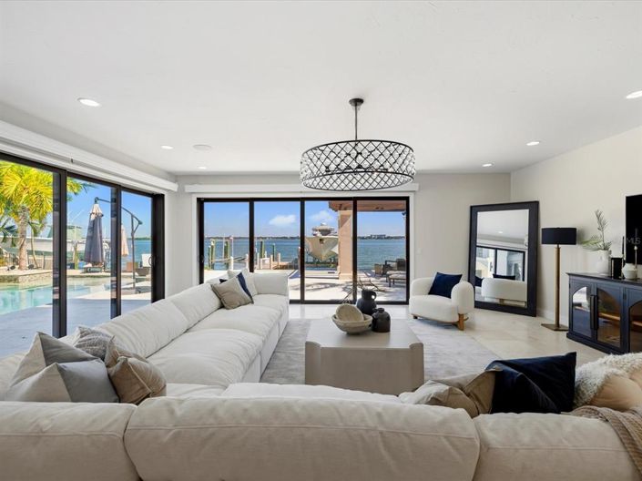 Image No.30-4 Bed Property for sale