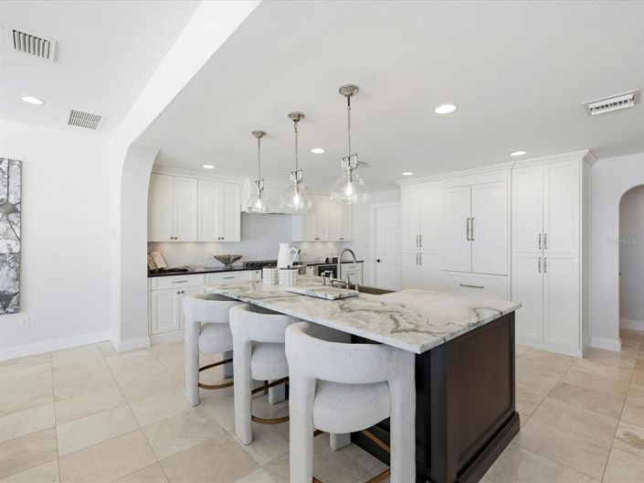 Image No.32-4 Bed Property for sale