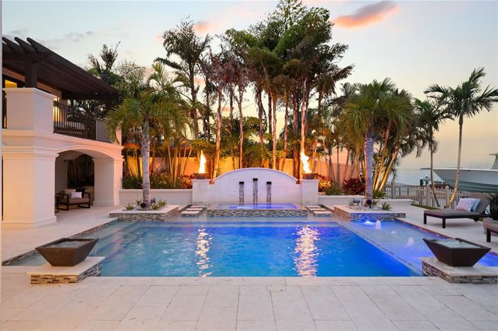 Image No.4-4 Bed Property for sale