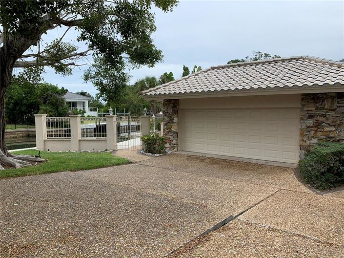 Image No.10-4 Bed Property for sale